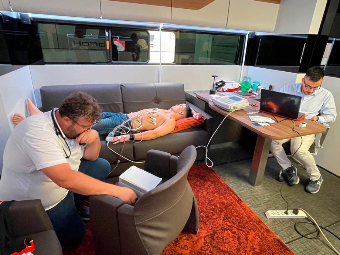 EFFECTS OF CO2 REBREATHING INSIDE THE HELMET 