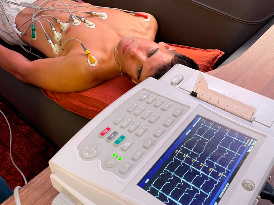 EFFECTS OF CO2 REBREATHING INSIDE THE HELMET 