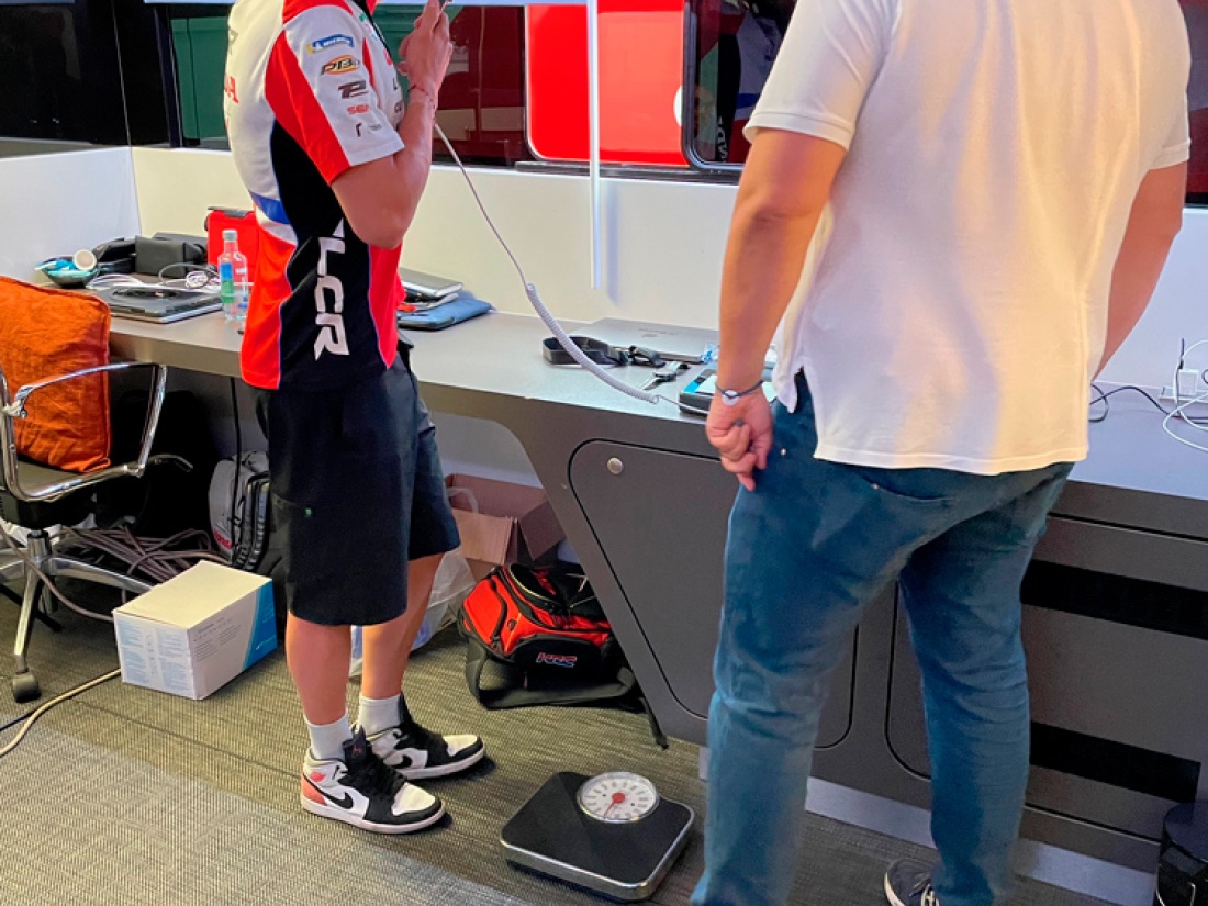 EFFECTS OF CO2 REBREATHING INSIDE THE HELMET 