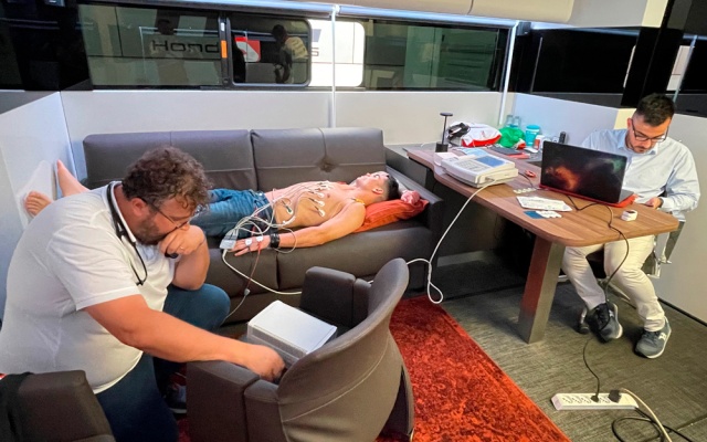 EFFECTS OF CO2 REBREATHING INSIDE THE HELMET 